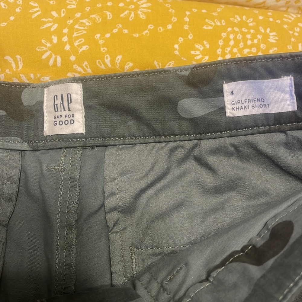 GAP GIRLFRIEND KHAKI SHORT - CAMO - Picture 2 of 10